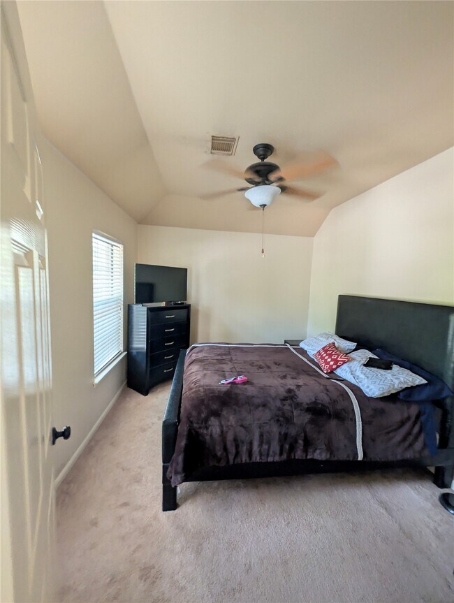 Building Photo - 130 Songful Woods Pl