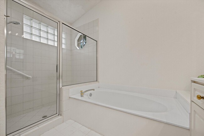 Building Photo - 4362 Kensington Park Way