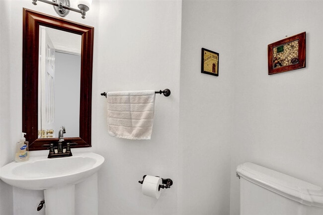 Building Photo - 1415 Miami Rd