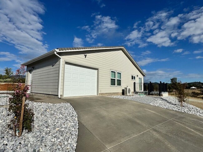 Primary Photo - Breathtaking Views – Brand New 2 Bed, 1.5 ...