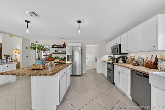 Building Photo - 5758 Benbow Ct