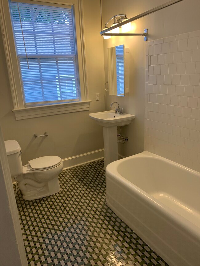 Building Photo - 1580 Oglethorpe St