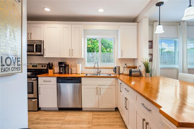 Building Photo - 113 SW 2nd St