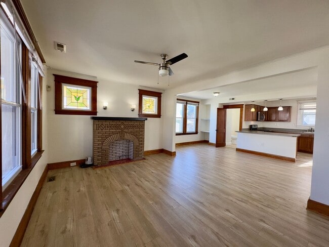 Building Photo - Fantastic 3-Bedroom Overlea Home with Open-Floor Plan!