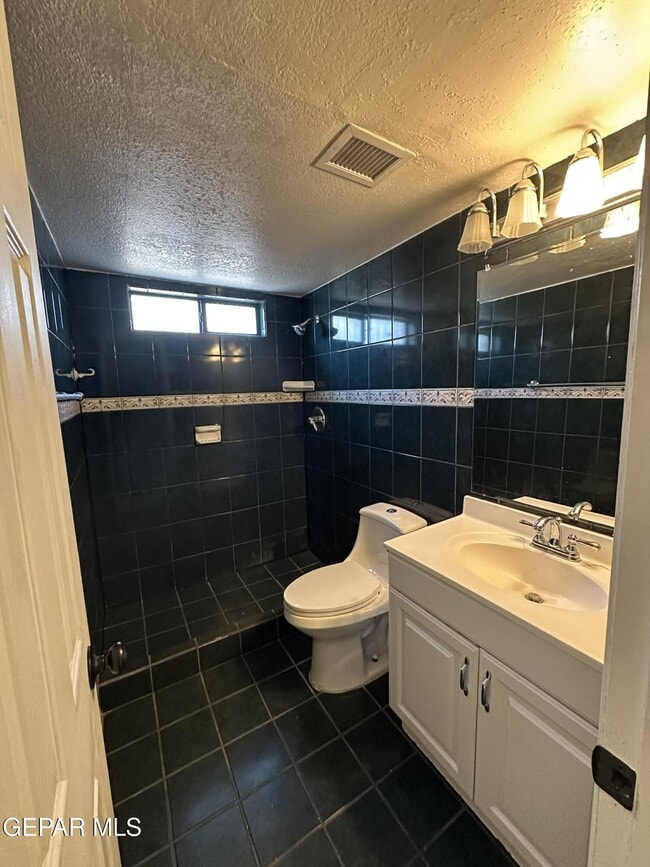 Building Photo - 11364 Crater Lake Ave