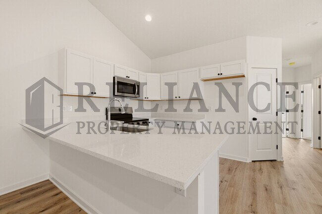 Building Photo - 5259 N Pinecrest Ct