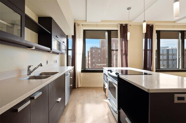 Building Photo - 915 Olive St