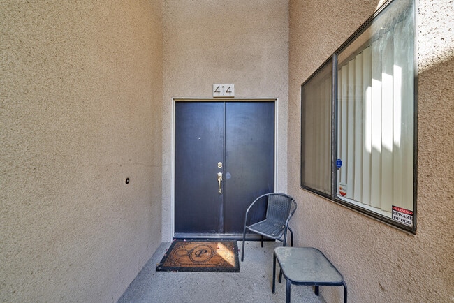 Building Photo - 414 Village Square N