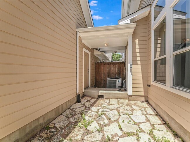 Building Photo - 2061 Zach Scott St