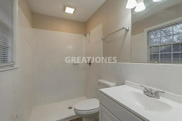 Building Photo - 1704 Westchester Dr