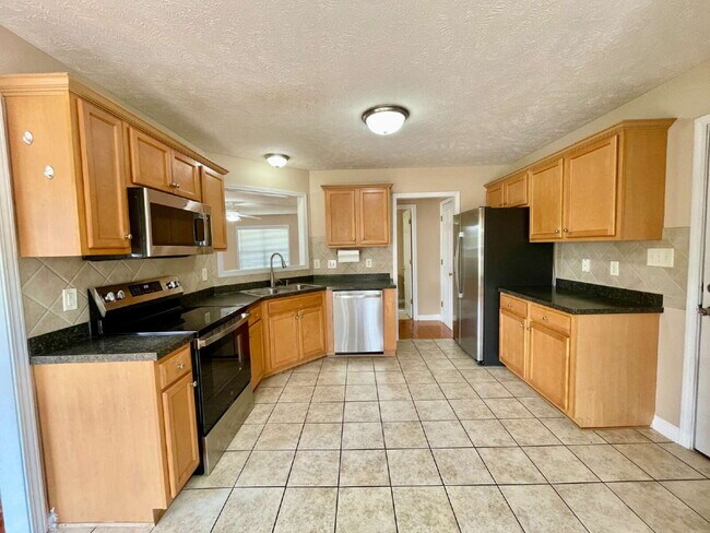 Building Photo - Spacious 4-Bed Haven With 2.5 Baths In Jac...