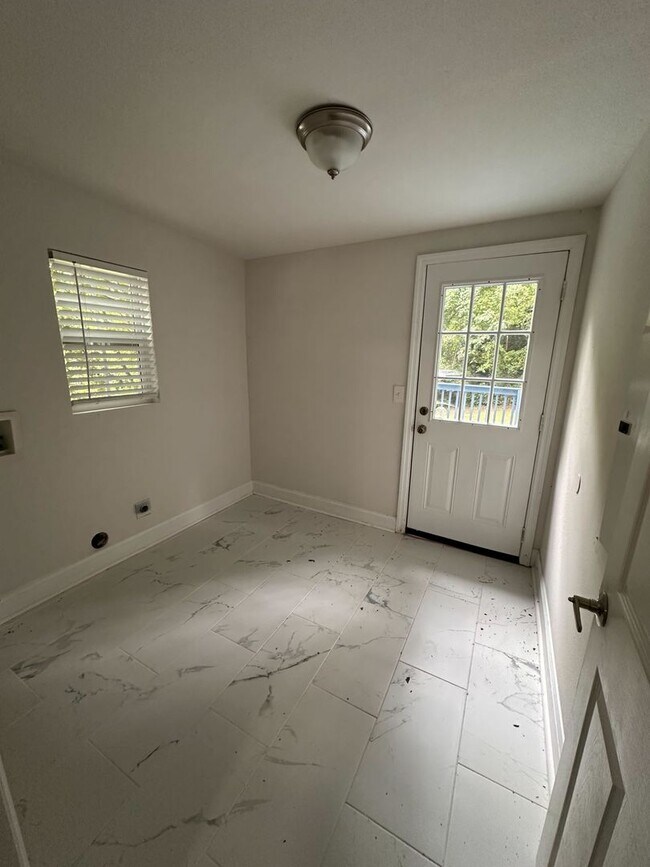 Building Photo - Immaculate 3 Bedroom Home For Rent In Soug...