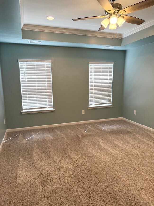Building Photo - BEAUTIFUL 3 bedroom / 2 bathroom home available NOW!