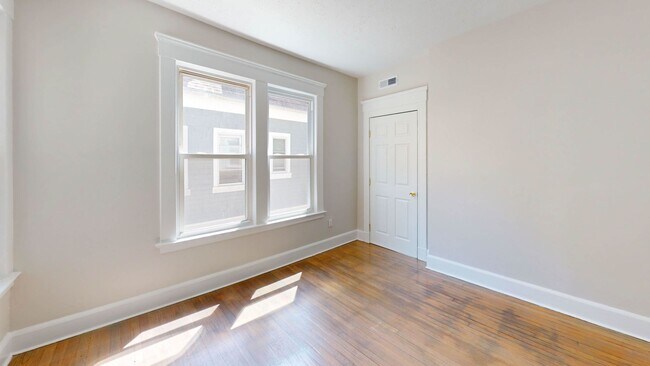 Building Photo - Modern 3BD Near Yale New Haven Hospital!