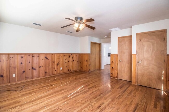 Building Photo - Charming Remodeled Bungalow - Arlington Heights - NEW PICTURES COMING SOON!