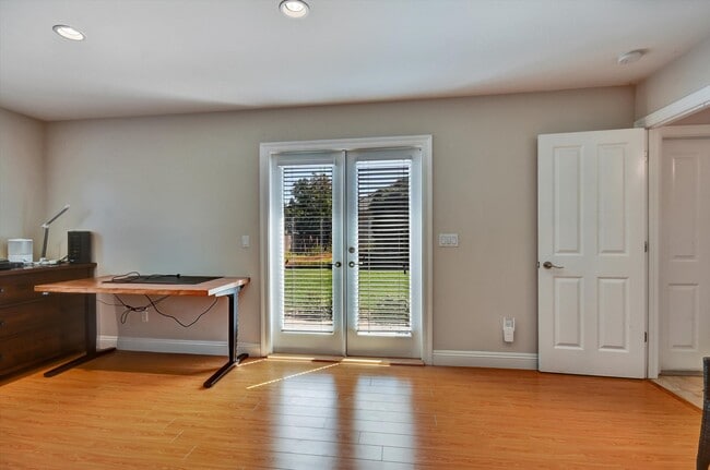 Building Photo - 1368 Oakhurst Ave
