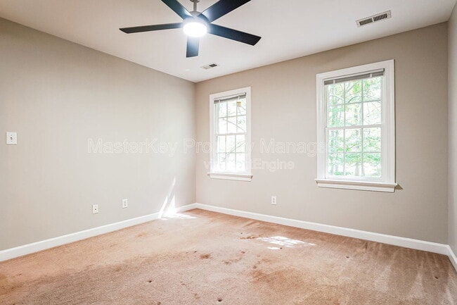 Building Photo - 2304 Knoll Ridge Ln
