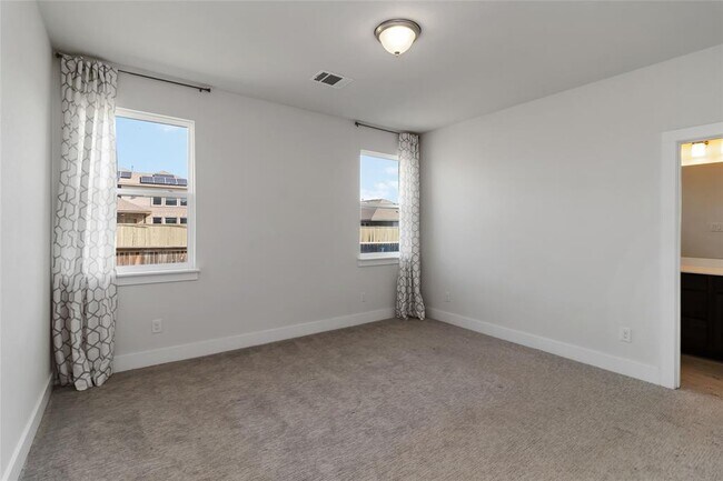 Building Photo - 220 Mirabeau Way
