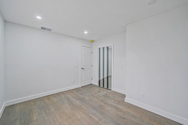 Building Photo - 257 Southlawn Ave