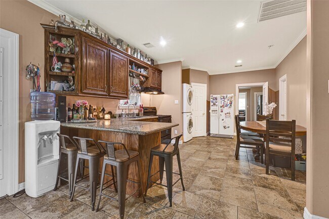 Building Photo - 2302 Hoskins Dr