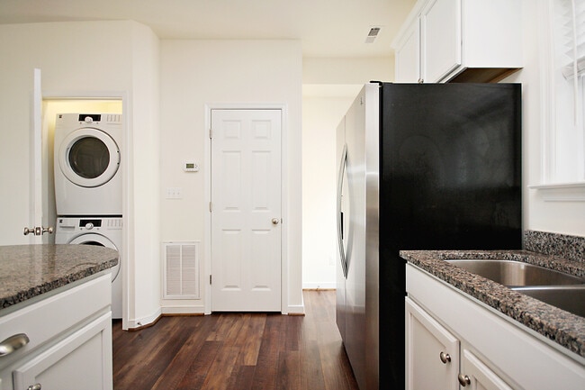 Building Photo - Dog-Friendly Old Trail Townhome in Crozet