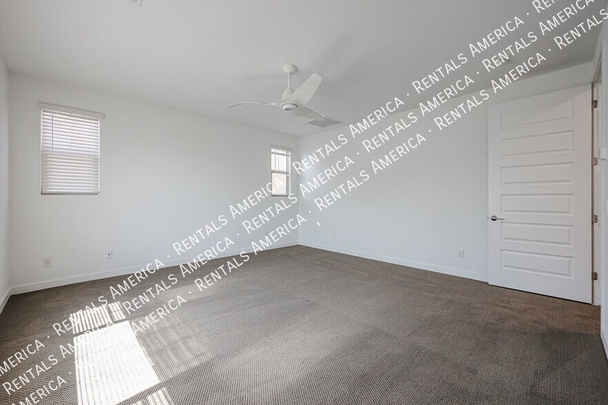 Building Photo - 1051 E Armstrong Wy