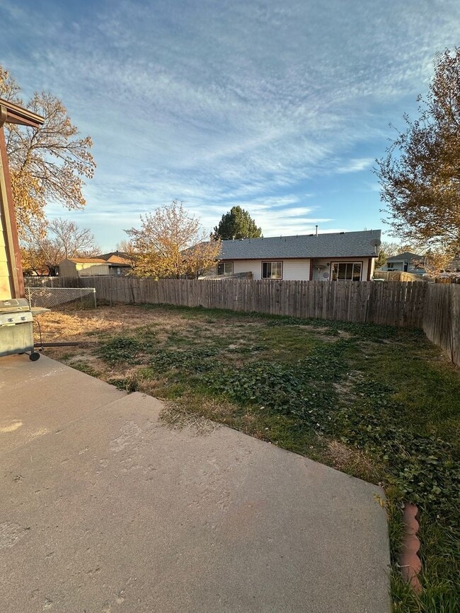 Building Photo - EM1304