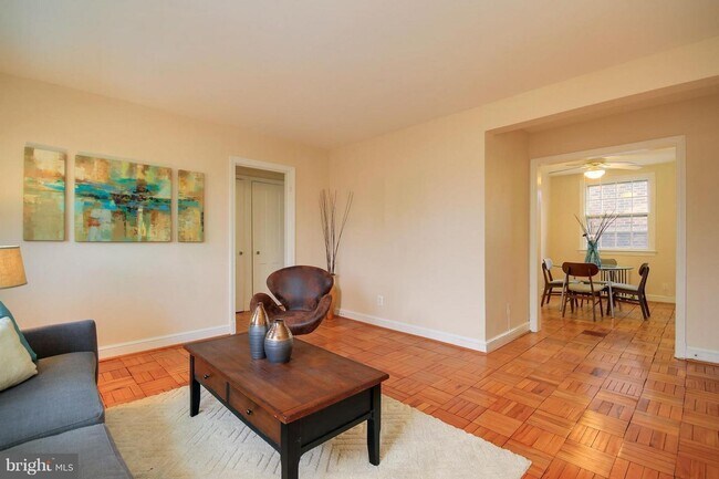 Building Photo - Cleveland Park ** One Bedroom, One Bath