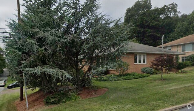 Building Photo - 360 N 48th St