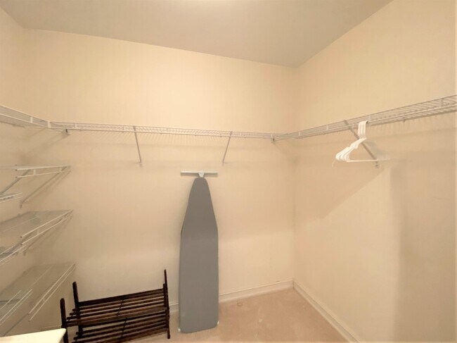 Building Photo - 801 S Olive Ave