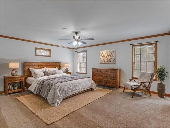 Building Photo - 305 Riverbend Dr