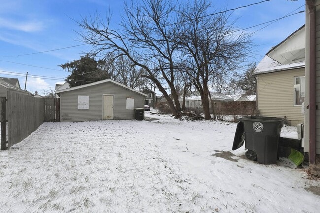 Building Photo - Freshly Renovated 3-Bedroom House