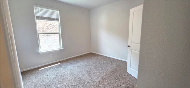 Building Photo - 9021 Eagles Landing Dr