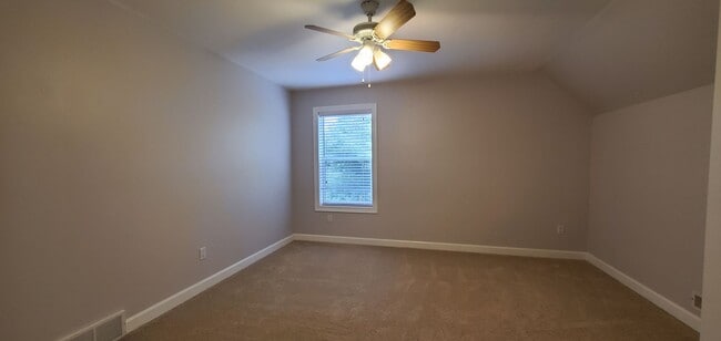 Building Photo - Spacious 5 Bedroom Executive Level Home