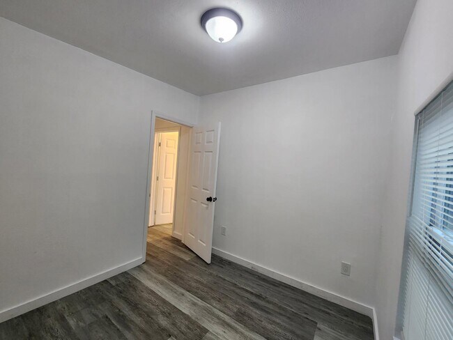 Building Photo - 1546 Moonflower St