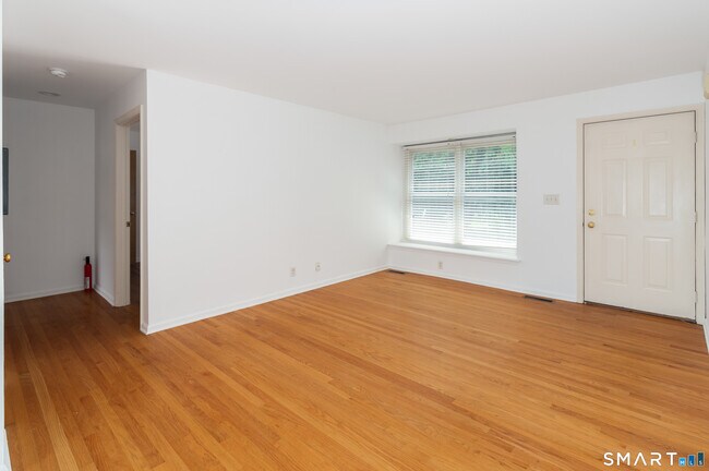 Building Photo - 44 Pleasant St