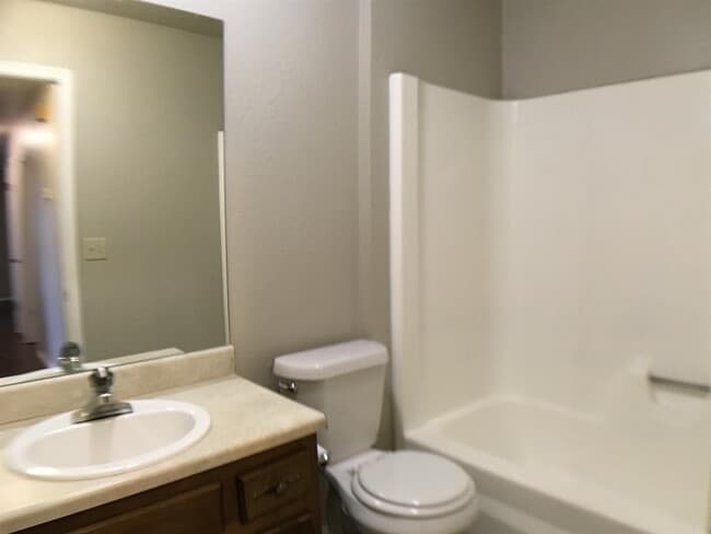 Building Photo - 1013 Mercury Cir