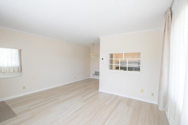 Building Photo - 3240 Lake Osborne Dr