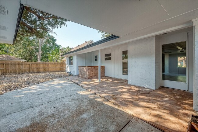 Building Photo - 23130 Bayleaf Dr