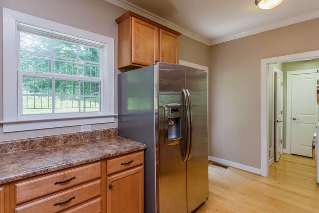 Building Photo - 154 Brookwood Dr