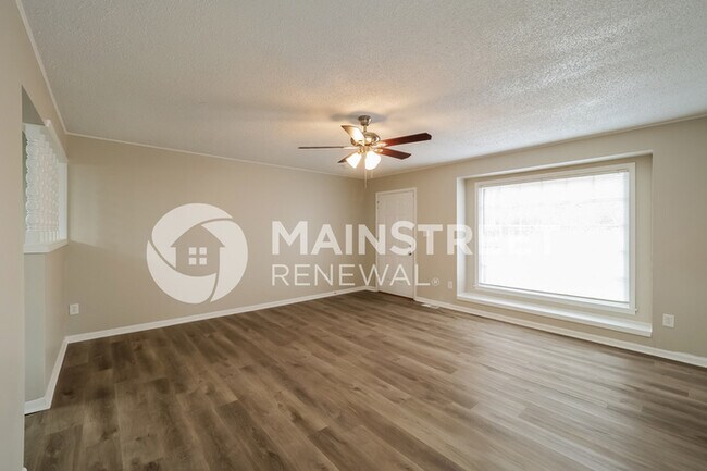 Building Photo - 7960 NE 56th St
