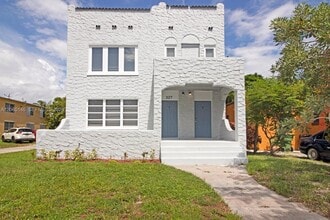 Building Photo - 327 SW 20th St