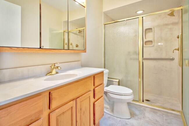 Building Photo - 2 Bedroom Condo On Holland's South Side