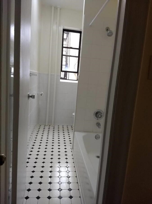 Building Photo - 429 Fairmount Ave
