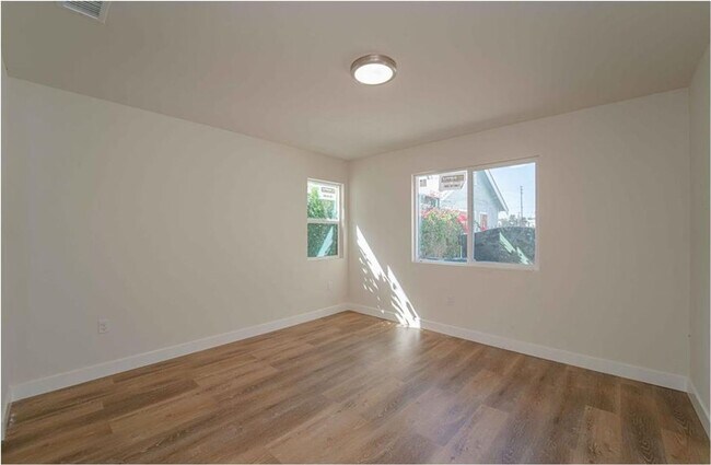 Building Photo - 326 E 73rd St