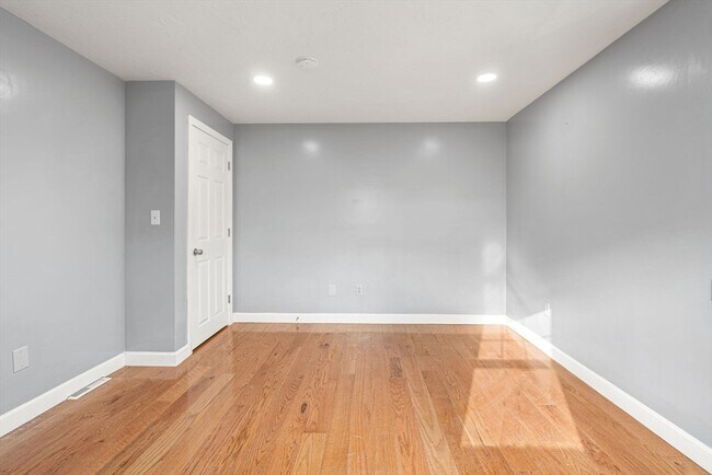 Building Photo - 70 W High St