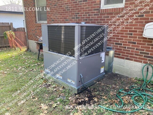 Building Photo - 1811 Welcome Ln