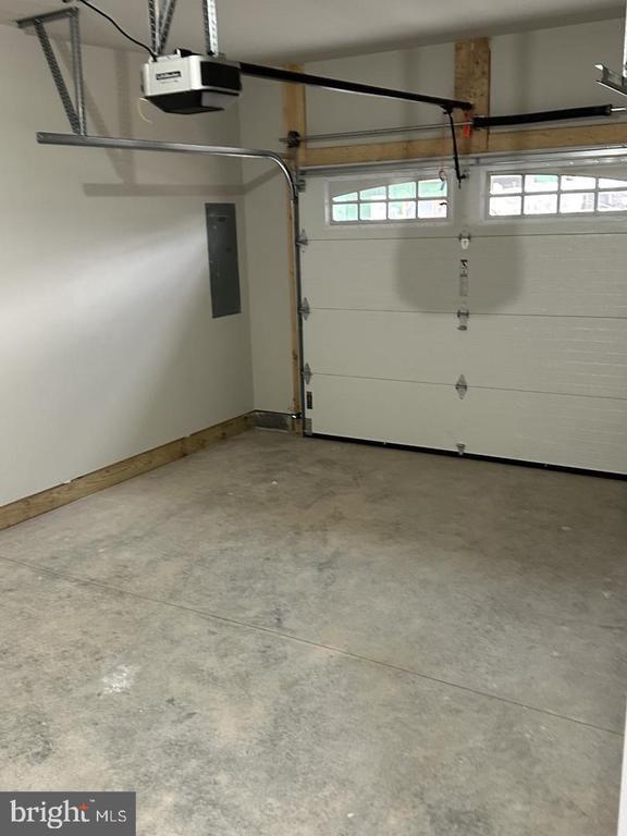 Building Photo - 127 Delano Dr