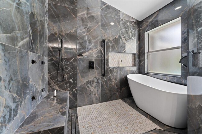 Building Photo - 5565 Loma Vista Loop