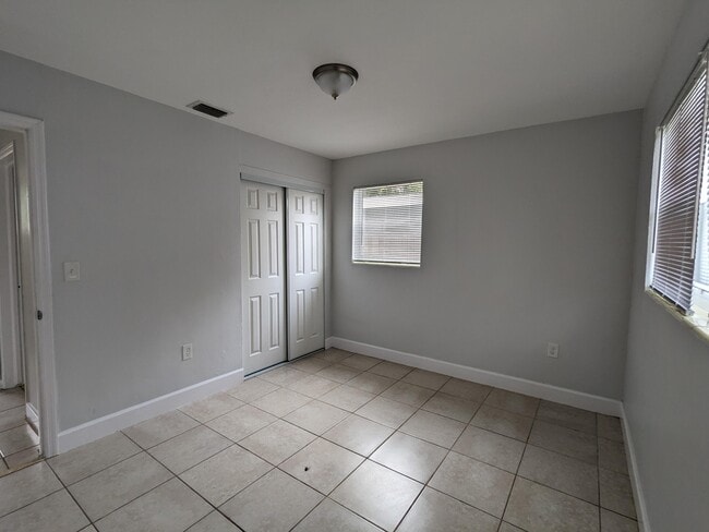 Building Photo - 33 Sioux Ln
